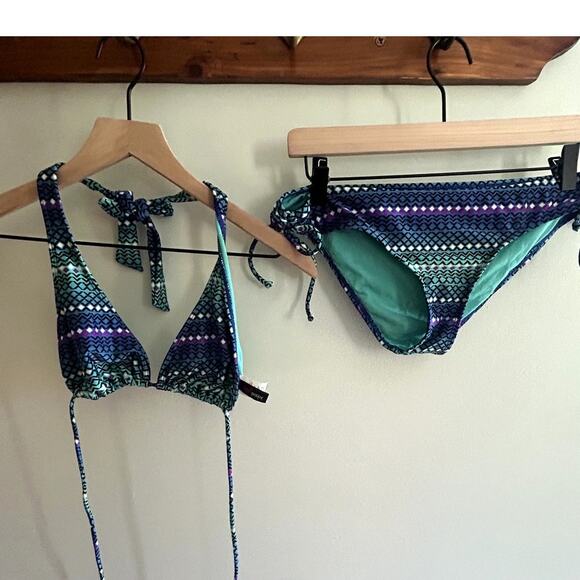 Black Poppy Triangle Top String Bikini Blue and Purple Pattern Size Med/… - Picture 1 of 9